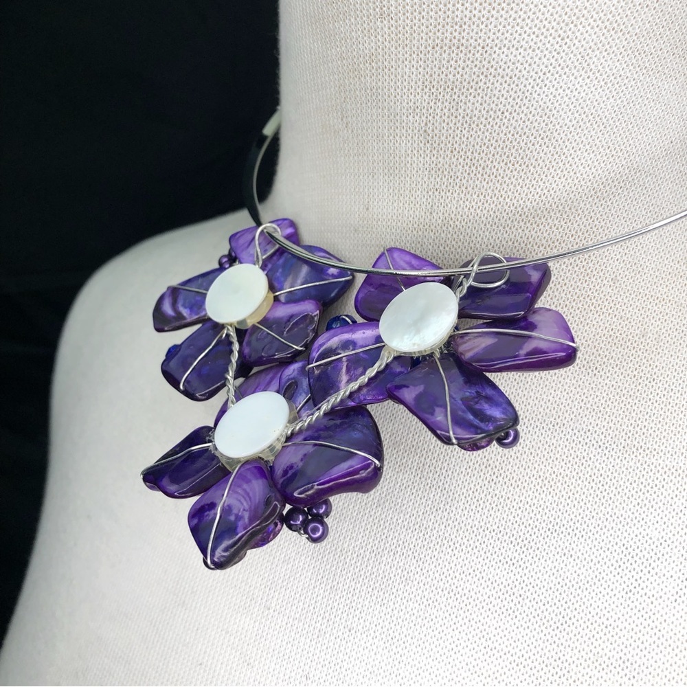 Purple Mother of Pearl Seashell Bead Flower Choker Necklace - Picture 4 of 4